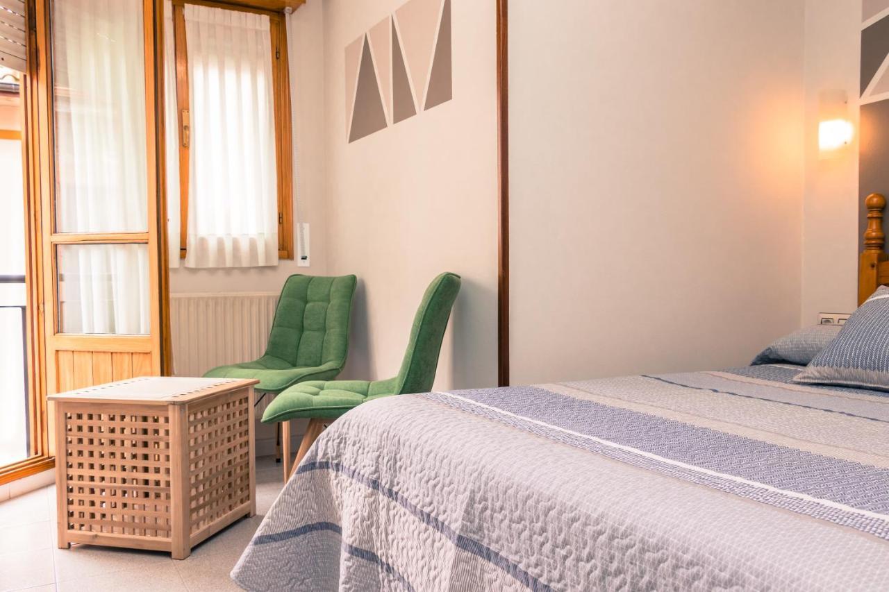 Hotel Plaza Cangas de Onis Exterior photo