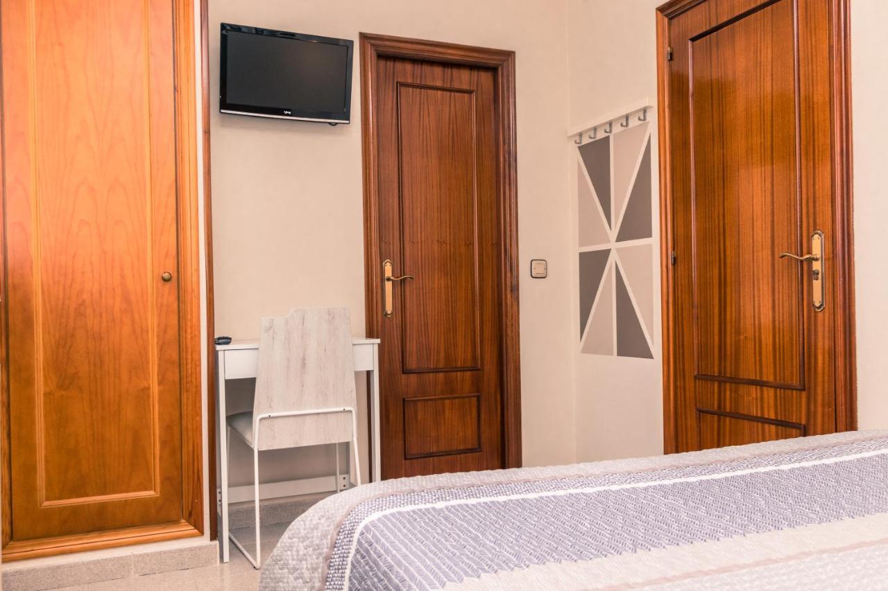 Hotel Plaza Cangas de Onis Exterior photo