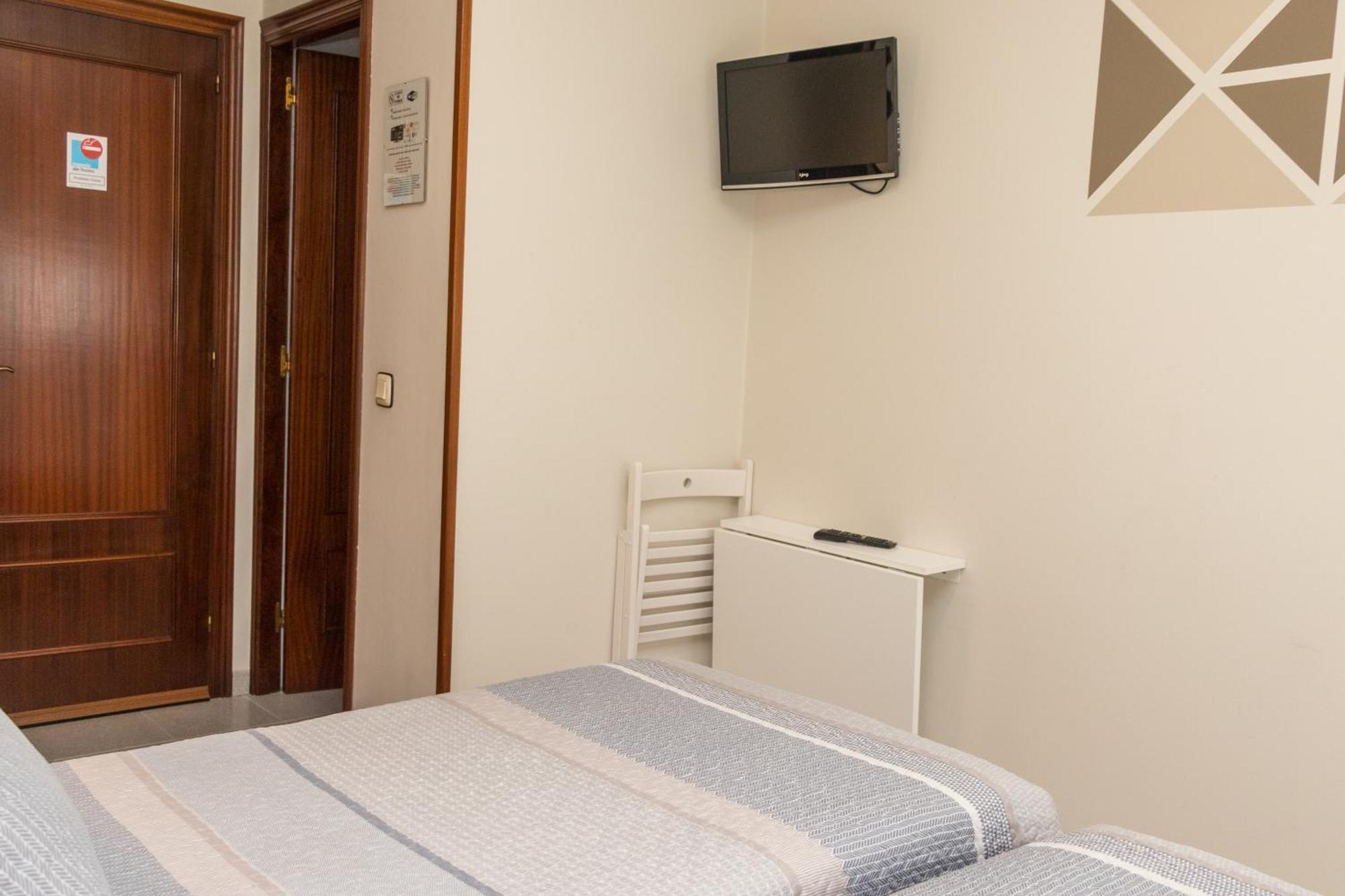 Hotel Plaza Cangas de Onis Exterior photo