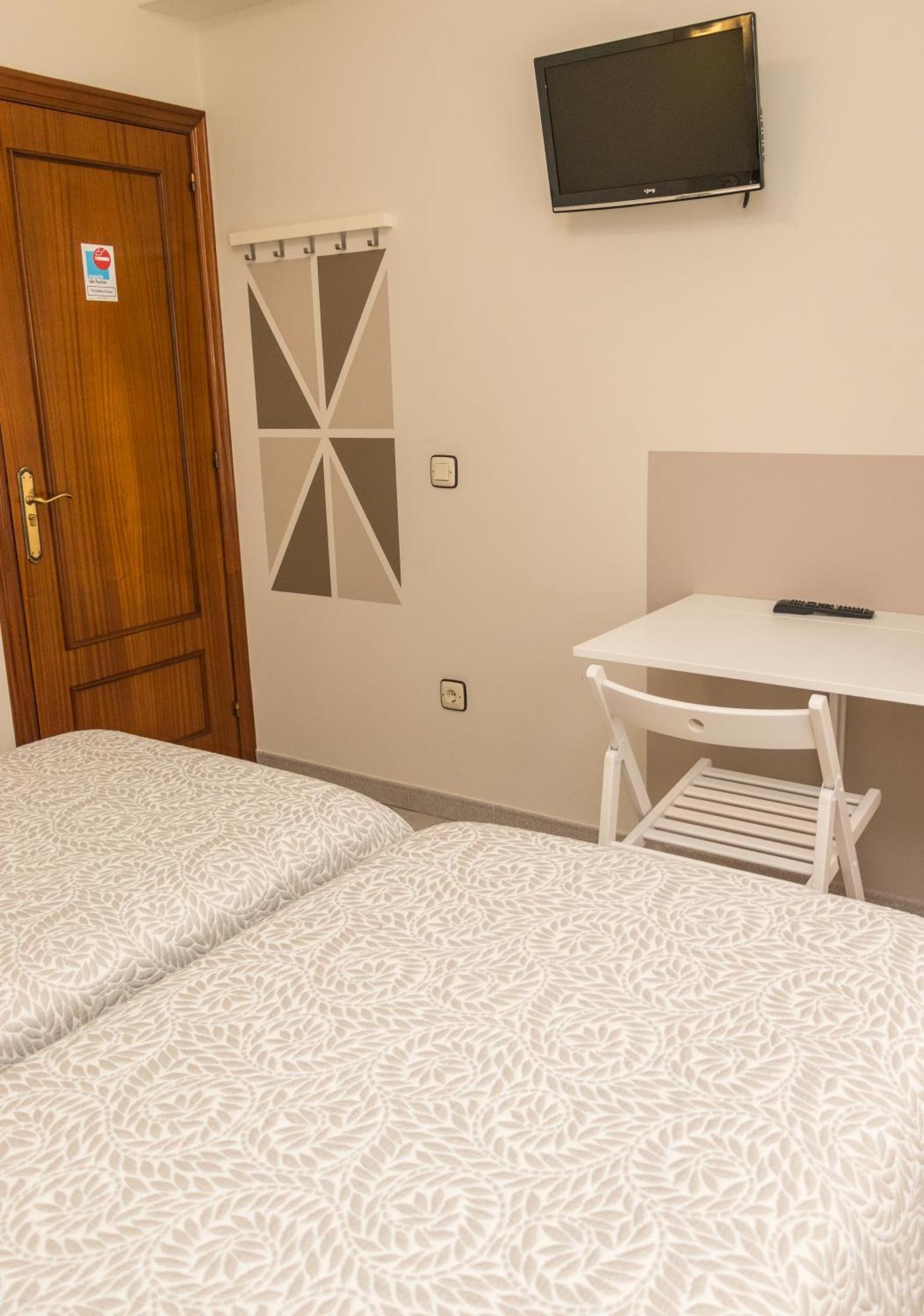 Hotel Plaza Cangas de Onis Exterior photo
