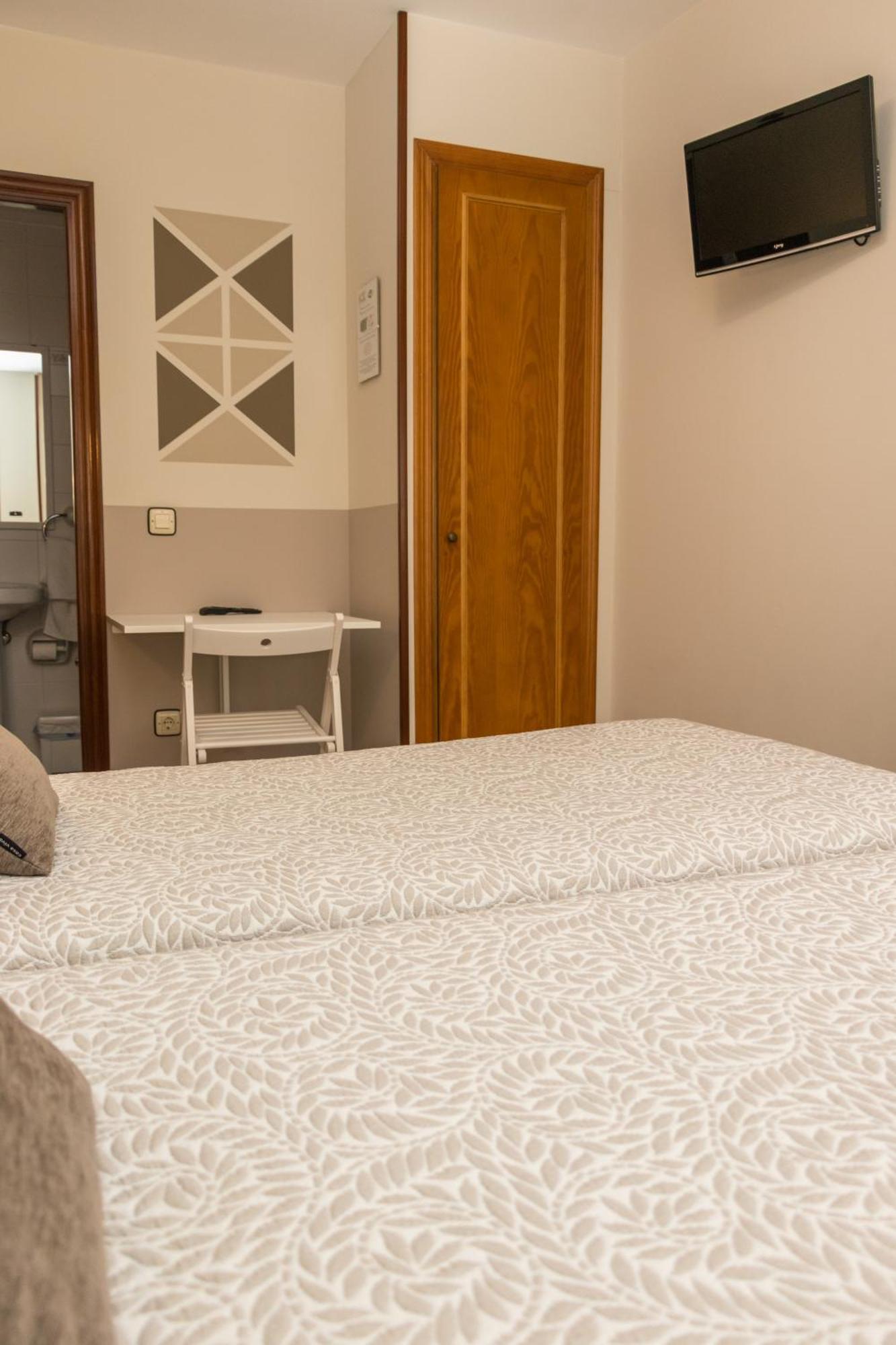 Hotel Plaza Cangas de Onis Exterior photo